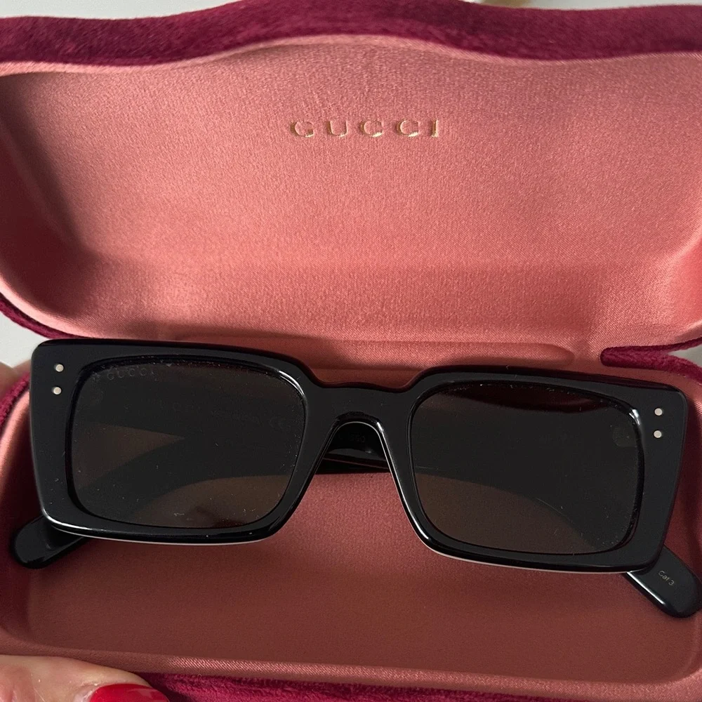 Gucci Black Square Sunglasses with Velvet Case - Picture 6 of 6